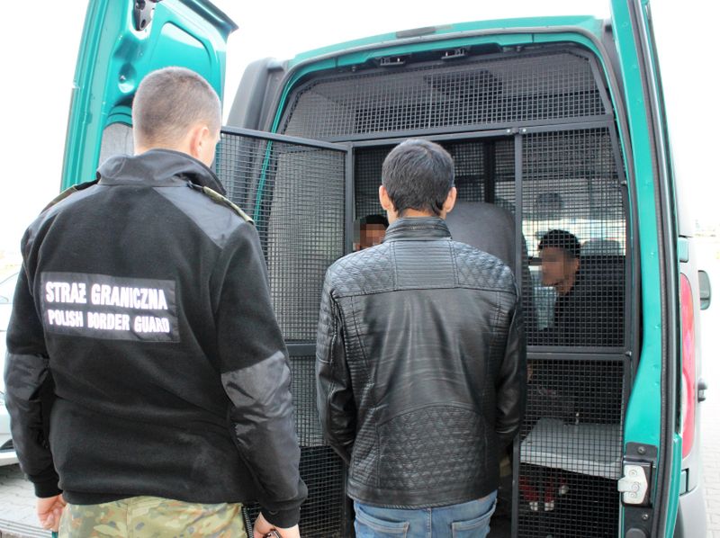 Afgańczycy ukryci w naczepie ciężarówki wjechali do Polski