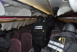 Akcja służb na lotnisku w Poznaniu-Ławicy. 22-letni Polak awanturował się w samolocie