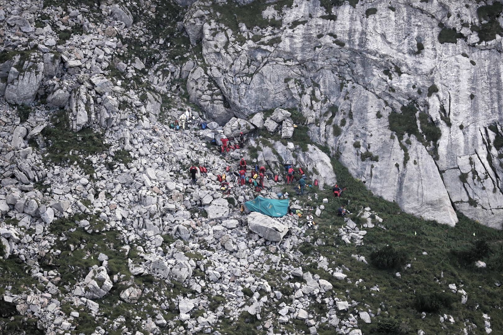 Tatry: jaskinia Wielka Śnieżna. Turyści wtargnęli do jaskini podczas akcji ratunkowej