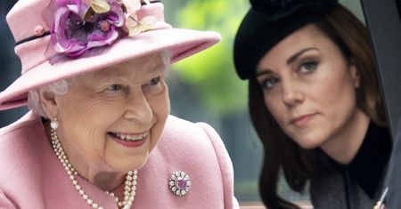 Ekspertka zdradza szczegóły rodzinnych więzi Windsorów: "Królowa nie ma bliskiej relacji z Kate. A Meghan potrafi ją rozśmieszyć"