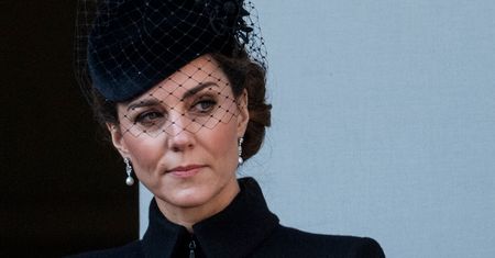 Brytyjska rodzina królewska w Dniu Pamięci. Panował posępny nastrój