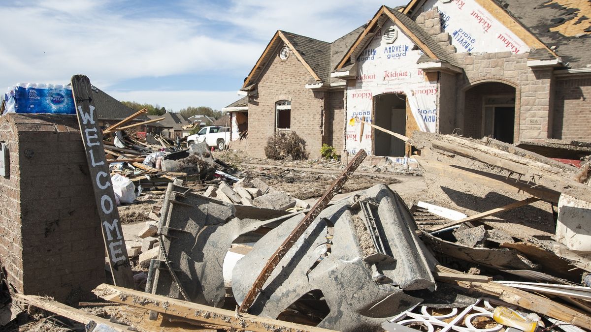 Skutki tornada w amerykańskim Jonesboro (stan Arkansas)