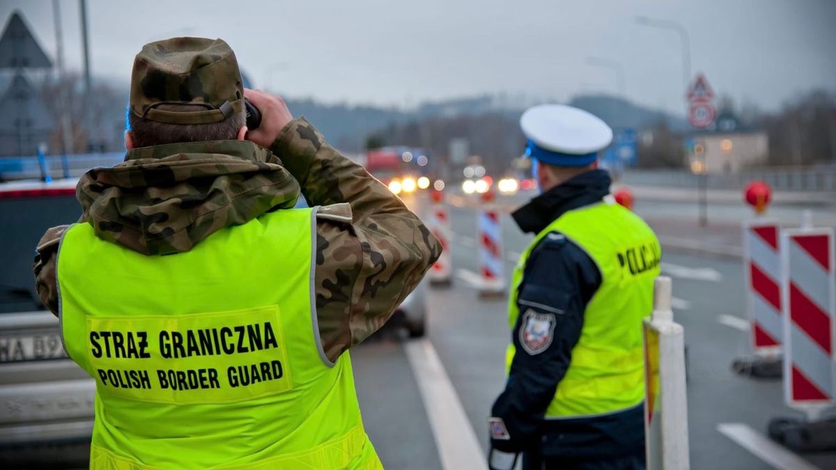 Do połowy kwietnia obowiązywać będą kontrole na granicach oraz zakaz ruchu lotniczego.
