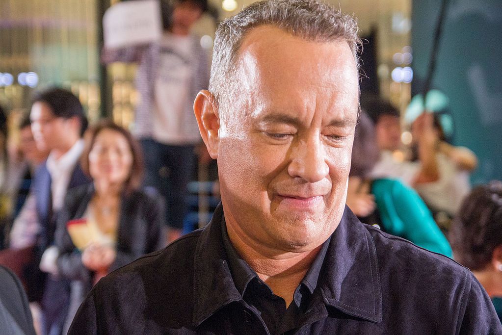 Tom Hanks przerywa wystąpienie i bawi się w swatkę