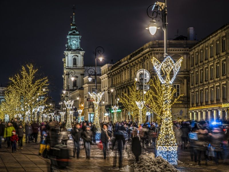 Świąteczna iluminacja w Warszawie 2019 i Trakt Królewski tylko dla spacerowiczów