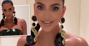 Kim Kardashian z sześciopakiem na wierzchu na świątecznej kolacji. Odważnie, nawet jak na nią