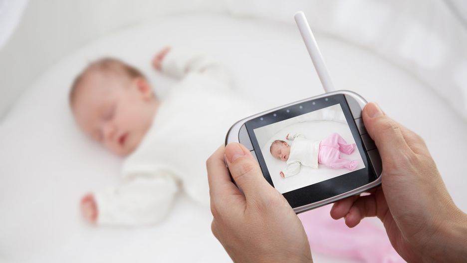 Nowoczesna niania elektroniczna przekazuje obraz w wysokiej rozdzielczości