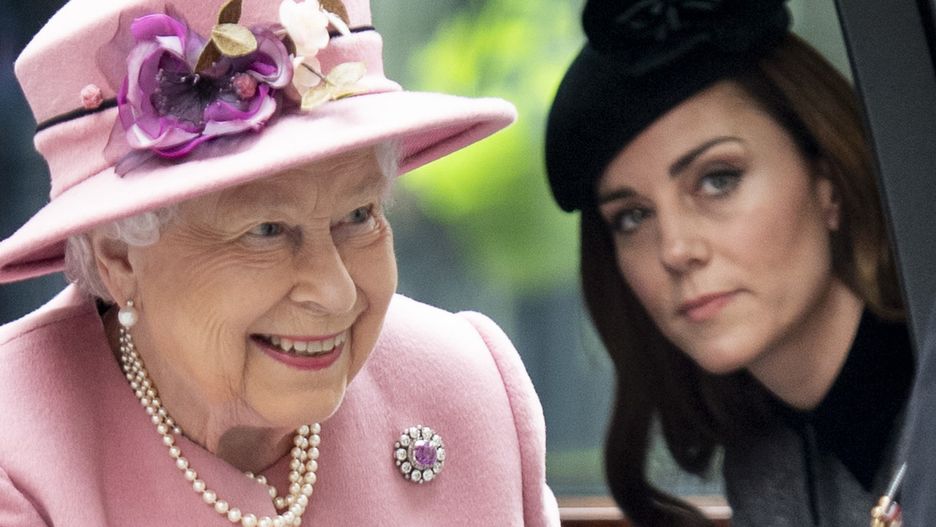 Królowa Elżbieta i księżna Kate