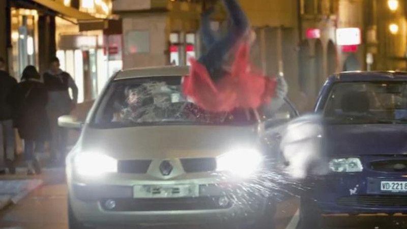 Pijany kierowca uderza w kobietę wracającą z imprezy
