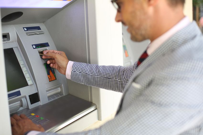 Klienci Santander Bank Polska skarżą się na niedziałające bankomaty