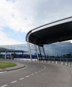 Pasażerowie utknęli na lotnisku w Poznaniu. Lot opóźniony ponad cztery godziny