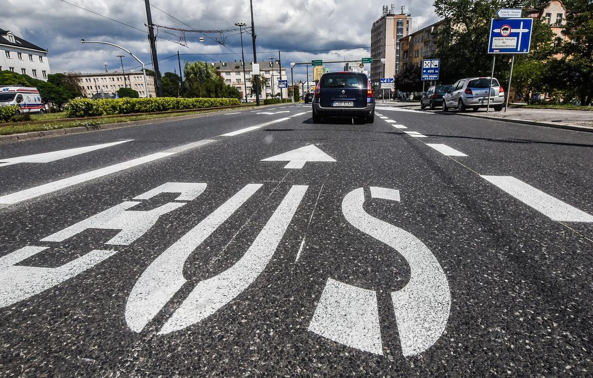 Buspas otwarty dla osobówek. Jest jeden warunek