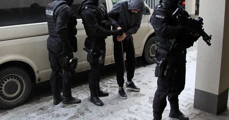 Poznań. Napad na bank. Policjanci zatrzymali sprawców