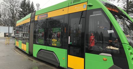 Poznań. Agresywny pasażer zaatakował motorniczego