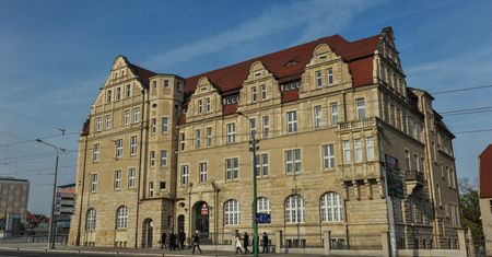 Stypendium "tylko dla katolików". Poznańska uczelnia tłumaczy kontrowersyjny program