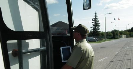Rosyjski kierowca zatrzymany na granicy. Podczas kontroli schował się do toalety w autokarze