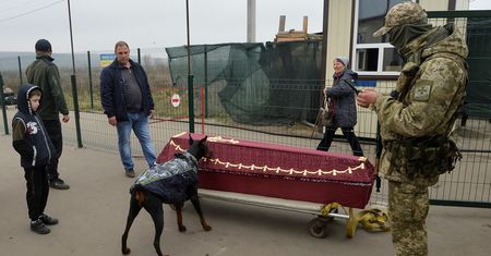 Podróż na cmentarz. Nawet po śmierci nie zaznał spokoju