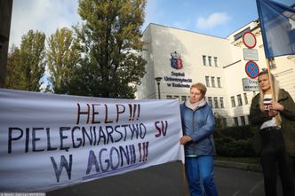 Protest pielęgniarek i położnych w Krakowie. Domagają się wyrównania podwyżek ze środków NFZ