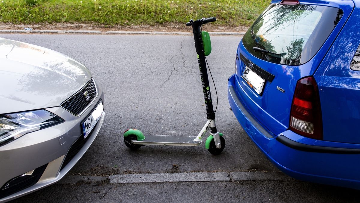 Klienci zostawiają po wypożyczeniu hulajnogi gdzie chcą