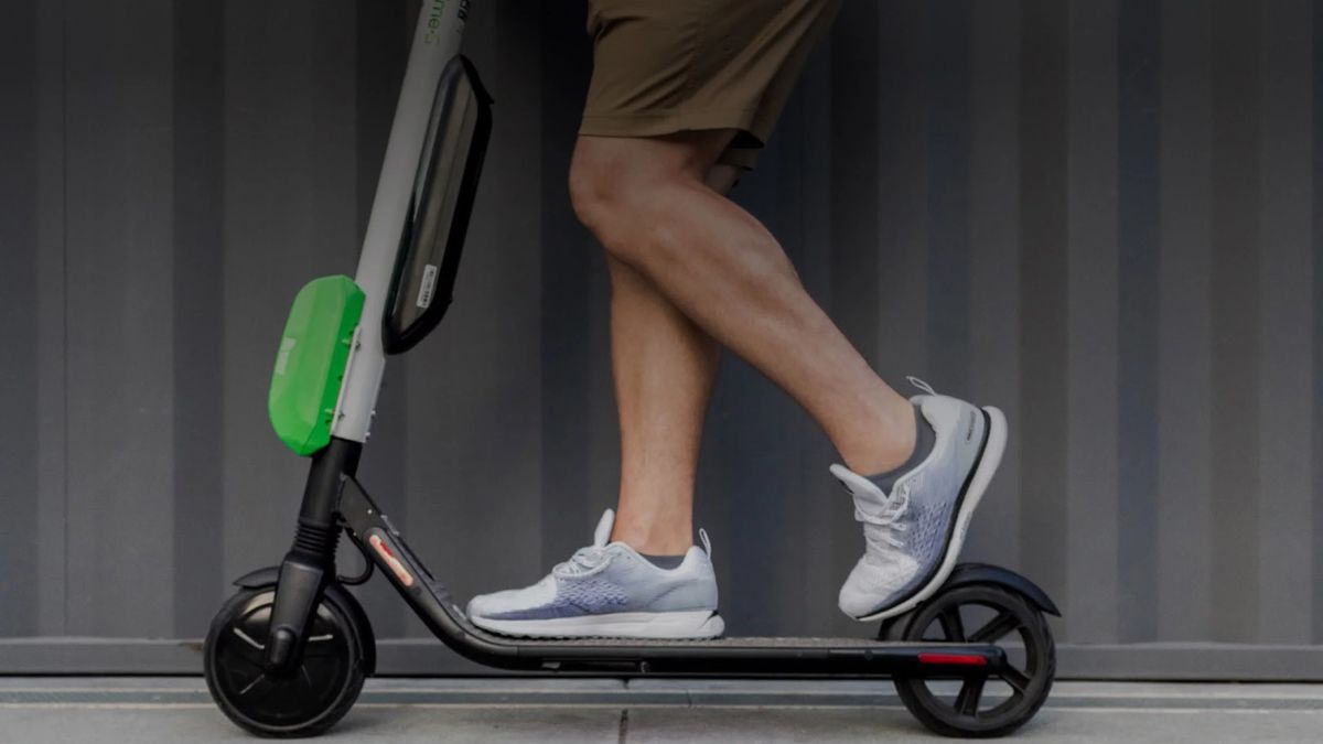 Hulajnoga elektryczna stanowi problem dla miast.