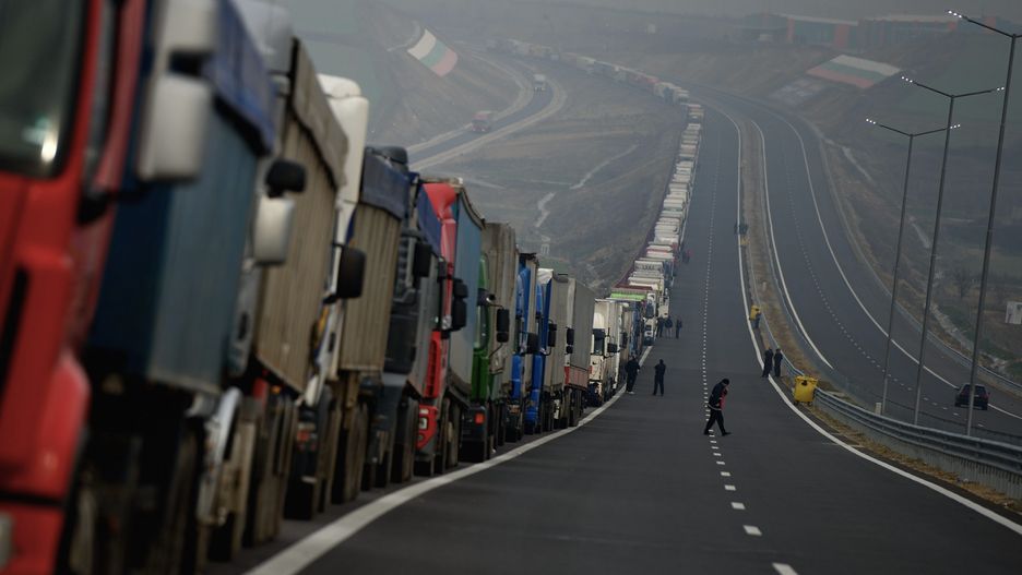 Kolejka na przejściu granicznym między Bułgarią a Grecją