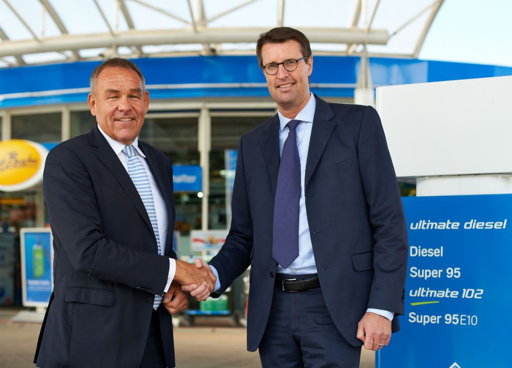 Patrick Wandeler (po prawej) szef Aral, zaczynał karierę od nalewania paliwa klientom. 