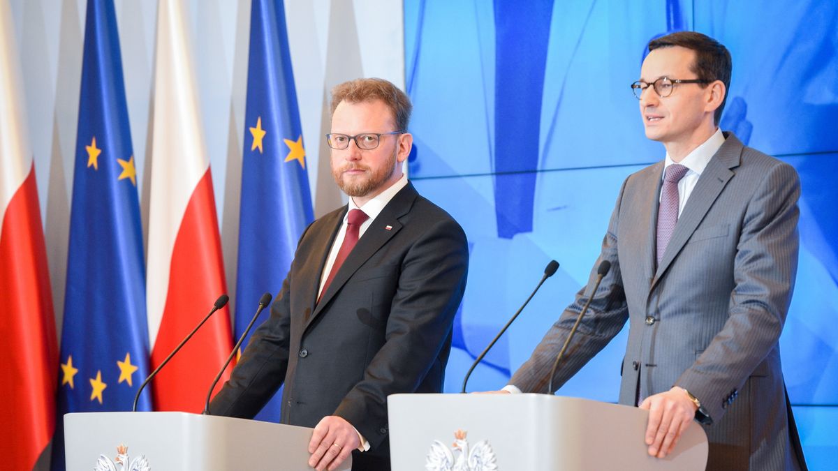 Łukasz Szumowski i Mateusz Morawiecki. Opłata cukrowa ma się pojawić już w 2020 roku