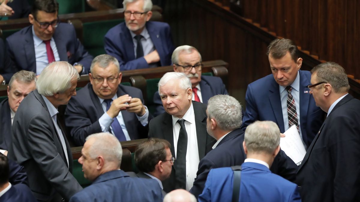 PiS mówi, że zniesienie limitu dotknie tylko najbogatszych. W tym jest blisko 80 tys. dobrze zarabiających na państwowych posadach