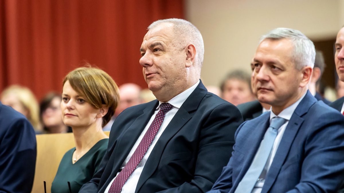 Jacek Sasin oficjalnie potwierdził, że mBankiem interesują się spółki Skarbu Państwa