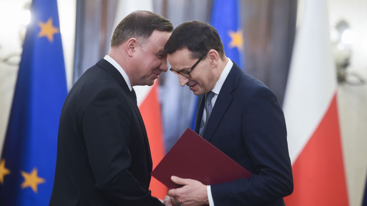 Andrzej Duda i Mateusz Morawiecki. Prezydent o emeryturach stażowych niewiele mówi, rząd nie chce o nich w ogóle rozmawiać