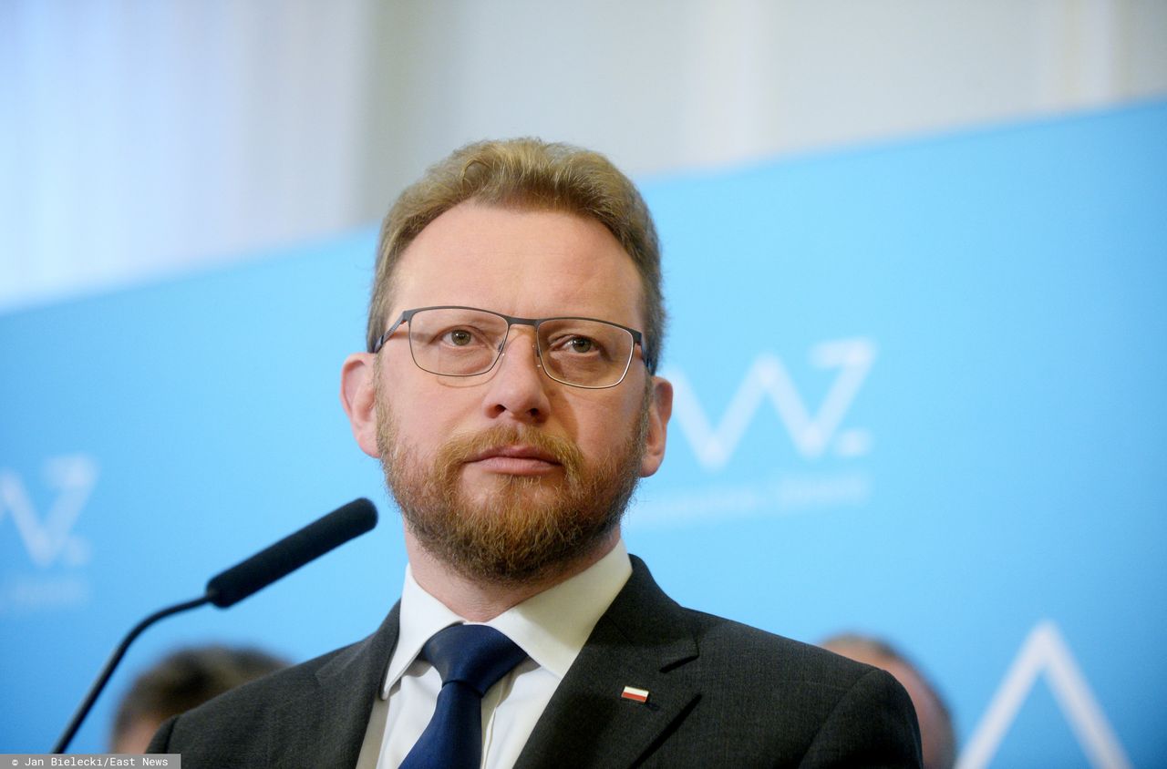 Łukasz Szumowski dla money.pl: Polacy potrzebują dodatkowego bodźca. Minister zdrowia tłumaczy opłatę cukrową i "małpkową"