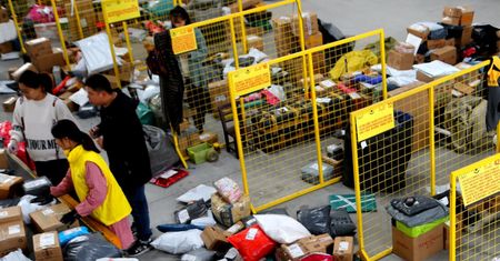 Miliony zamówień z Chin i Aliexpress to przekleństwo Poczty Polskiej i budżetu
