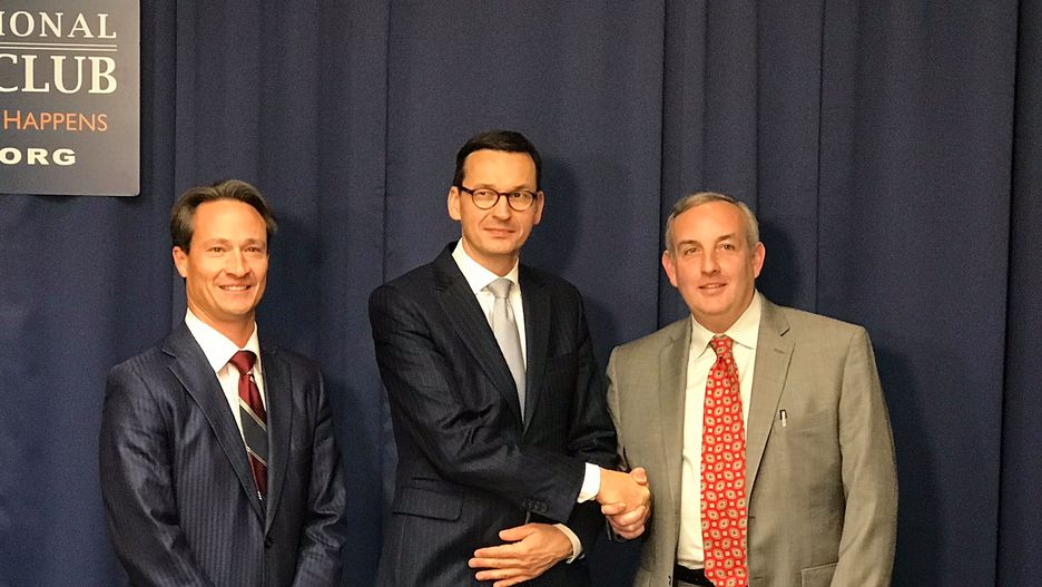 Wicepremier Mateusz Morawiecki sprowadza do Polski producenta, który zatruwał powietrze w Kalifornii.