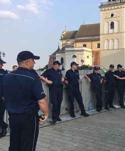 Policja odpowiada posłowi PO. Cezary Tomczyk: jednego dnia 3,5 tys. funkcjonariuszy musiało bronić Kaczyńskiego