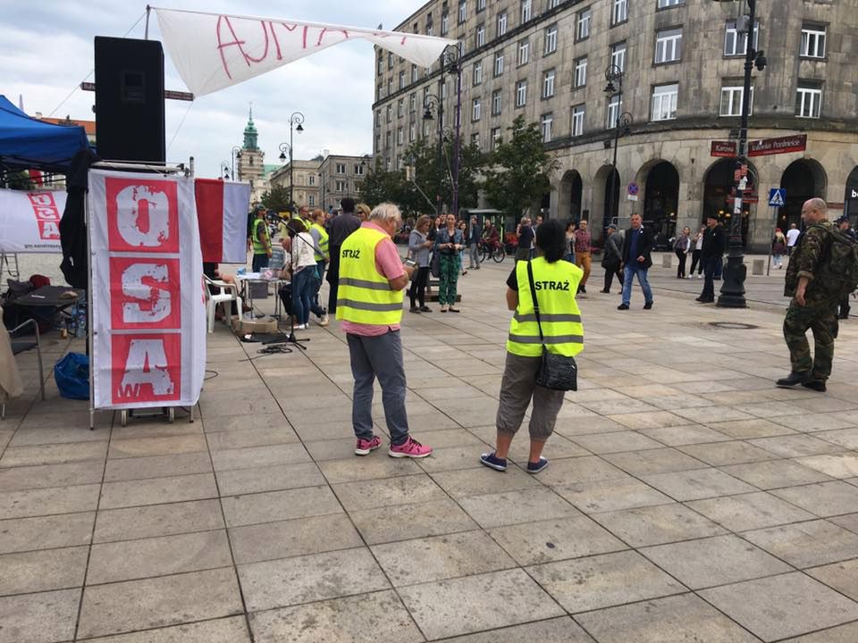 Przygotowania do miesięcznicy. 