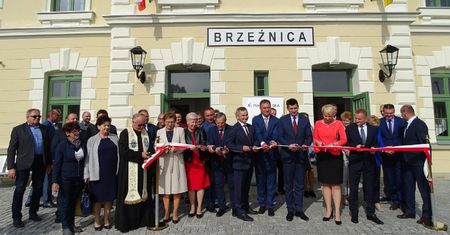 Brzeźnica. Dworzec za 3 mln zł po nic. Zlikwidowali połączenia