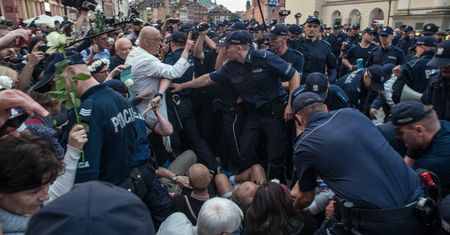 Miesięcznica smoleńska. Nietypowa oferta adwokatów w sprawie "pomocy prawnej dla ewentualnie zatrzymanych"