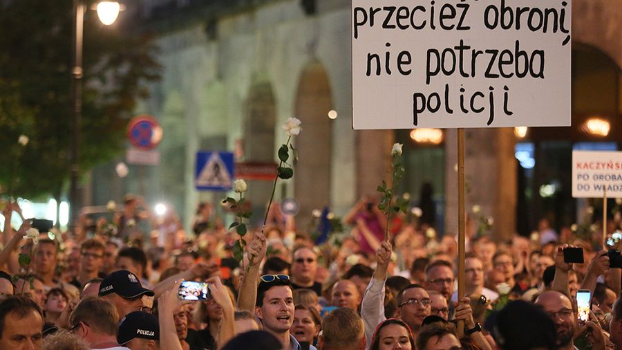 Emocji, po obu stronach, na 88. miesięcznicy nie brakowało