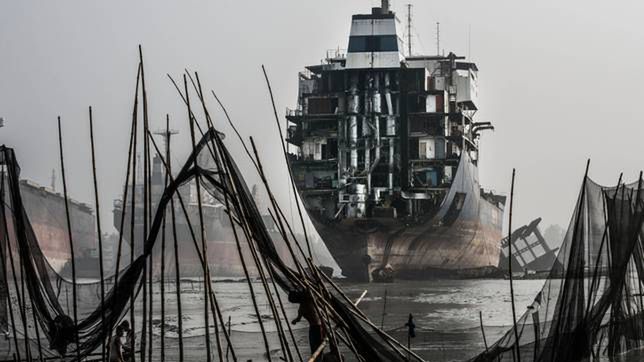 Zniszczone statki na chińskich "cmentarzyskach"