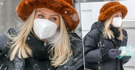 Agnieszka Woźniak-Starak w ekstremalnie krótkiej mini na mrozie. Aż zmarzliśmy od samego patrzenia
