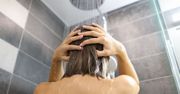 Każdego ranka biegniesz pod prysznic? Lekarze alarmują, że to spory błąd