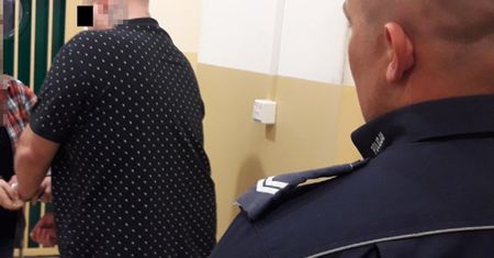 Piaseczno. Znęcał się nad ciężarną partnerką