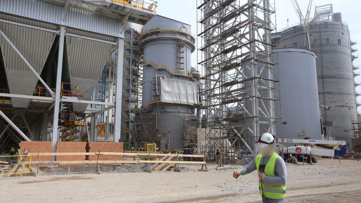 Największe pieniądze idą na elektrownie. Na zdjęciu budowa bloku w Elektrowni Jaworzno.