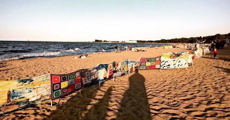80-metrowy parawan na plaży. Nietypowa akcja w Gdańsku