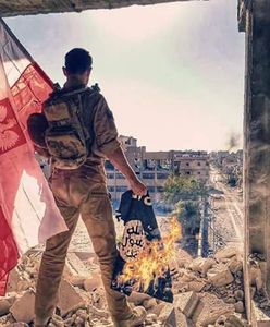 Polak walczący z ISIS opublikował zdjęcie z Al-Rakki. Internauci zwrócili uwagę na jedną rzecz