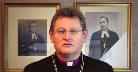 "Sejm przypomina oblężoną twierdzę, jak za czasu stanu wojennego". Ostre słowa biskupa