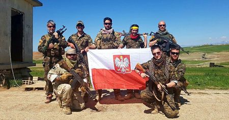 Pierwszy kontakt z Polakami walczącymi przeciwko ISIS. Jeden z nich ciężko ranny