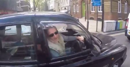 "Wracaj do pie....... Polski! Wracaj do Rumuni!". Rasistowski atak w centrum Londynu
