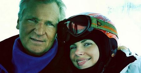 Aleksandra Kwaśniewska opublikowała zdjęcie z ojcem. Jeden szczegół rozbawił internautów do łez