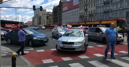 Pracownicy radia zostali zaatakowani gazem przez taksówkarza. Teraz proszą o pomoc